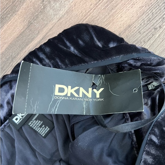 NWT Vintage Y2K DKNY Crushed Velvet Boho Gypsy Skirt Navy Size 4 - Picture 8 of 9